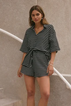 Across Oceans Set Black