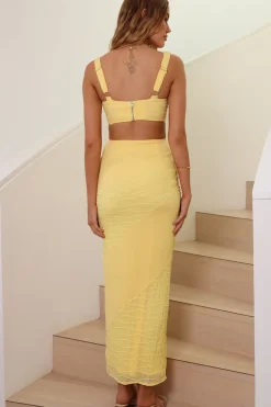 Picnic On The Beach Crop Top Yellow
